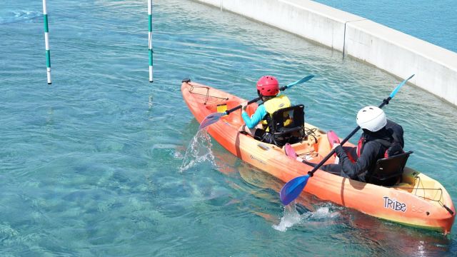 🚣‍♀️ カヌーフェスタのプログラム紹介🚣‍♀️ 

【はじめてのカヌー体験 supported by 日本カヌー連盟 】

カヌーフェスタ限定のプログラム！日本カヌー連盟の講師が皆さんの体験をサポートします。流れのないコースで、安定感のあるカヌーを使用するので、未経験の方でも安心して参加ください。この貴重な機会をお見逃しなく！🌊

小学4年生以上が対象の「1人乗りカヌー」の体験と、小学1年生から参加出来る「2人乗りカヌー」の体験があります。

📆 プログラム詳細:

日程: 10月9日（祝）スポーツの日
体験時間: 約45分（乗り降りの時間を含む）
集合時間: ① 9:30～、② 10:15～、③ 11:00～、④ 11:45～
参加費: 500円/人
参加対象: 小学1年生以上で体重100㎏未満の方
特記事項: 同伴規定がありますので、予約ページで詳細をご確認ください。

👉 詳細は公式ウェブサイトから
プロフィールにのっているURLをチェック！

#カヌーフェスタ #水上スポーツ #スポーツの日 #カヌー #ラフティング #カヌー体験 #カヌーファン #スポーツイベント #家族と一緒に楽しむ #オリンピック