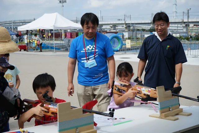 【東京湾岸バイアスロンチャレンジDAY - 2025 開催決定！】

11月9日（日）にカヌー・スラロームセンターでバイアスロン体験イベント「東京湾岸バイアスロンチャレンジDAY2025」が開催されます！

【開催概要】
■ 開催場所：カヌースラロームセンター
■ 日程：11月9日（日）
■ 参加費：無料
■ 主催：公益社団法人日本バイアスロン連盟

【イベント内容】
💫レーザーライフル体験会
どなたでも参加OK！年齢制限無し！
気軽にバイアスロンの楽しさを体験してみましょう✨

💫ローラースキー講習会 
ローラースキー経験者向け！スキルアップしたい方はぜひ！！
※事前予約制

💫レーザーバイアスロン競技会
バイアスロン経験者向け！腕試しのチャンスです🔥初心者の方も大歓迎です！
※レーザーライフルとランニングを組み合わせた形式になります。
※事前予約制

【バイアスロンとは？】
バイアスロンは、クロスカントリースキーと射撃を組み合わせたウィンタースポーツです。走りながら心拍数を上げ、その後に正確な射撃を行うことで、集中力と持久力が試されます。今回のイベントでは、ローラースキーやレーザーライフルを使用して、バイアスロンの魅力を体感できます！

※レーザーバイアスロン競技会とローラースキー講習会は事前予約（11/5締切）が必要です！参加希望の方はお早めにお申し込みください。レーザーライフル体験は当日申込でご参加頂けます。

予約・詳細はこちら
https://cocospo.go.jp/event/44803
（「スポーツ庁・ここスポ」内イベントページ）から！

#バイアスロン
#東京湾岸バイアスロンチャレンジDAY
#体験イベント
#カヌースラロームセンター 
#無料イベント 
#ローラースキー 
#レーザーライフル 
#スポーツイベント 
#参加費無料 
#日本バイアスロン連盟
#ここスポ