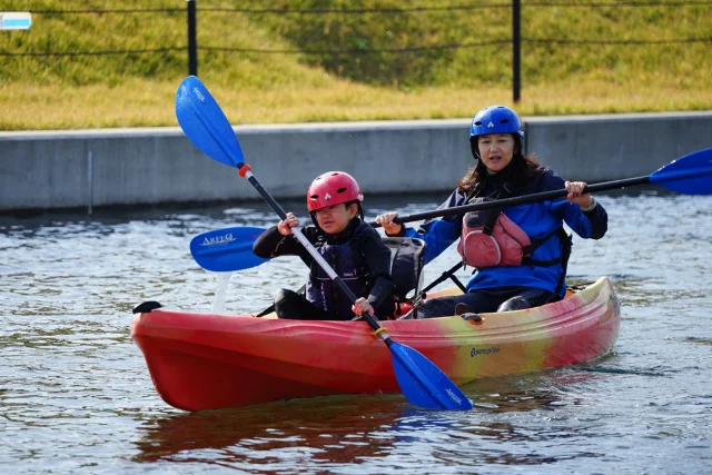 【出かけよう！パラカヌーが開催されました！】

先日、カヌー・スラロームセンターにて多摩障害者スポーツセンターと連携した「出かけよう！パラカヌー」が開催されました！

施設を見学していただきながら、施設の利用方法などをお話させて頂き、日本パラカヌー連盟様ご協力のもと、カヌー体験を行いました！

天候も良く、まさにカヌー日和！
初めてカヌーに乗る方からプールなど他で体験されている方など幅広い方に楽しんでいただきました！

ご参加いただき、ありがとうございました！

今後も多くの皆様にカヌーの魅力を届けられる機会を作ってまいりますので、ぜひカヌー・スラロームセンターへ足を運んでみてください！

#カヌースラロームセンター 
#カヌー
#カヤック
#パラカヌー
#葛西
#江戸川区
#葛西臨海公園 
#東京